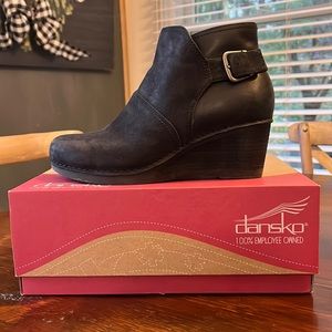 Casual nubuck wedge booties - comfortable and cute with different outfits!🖤